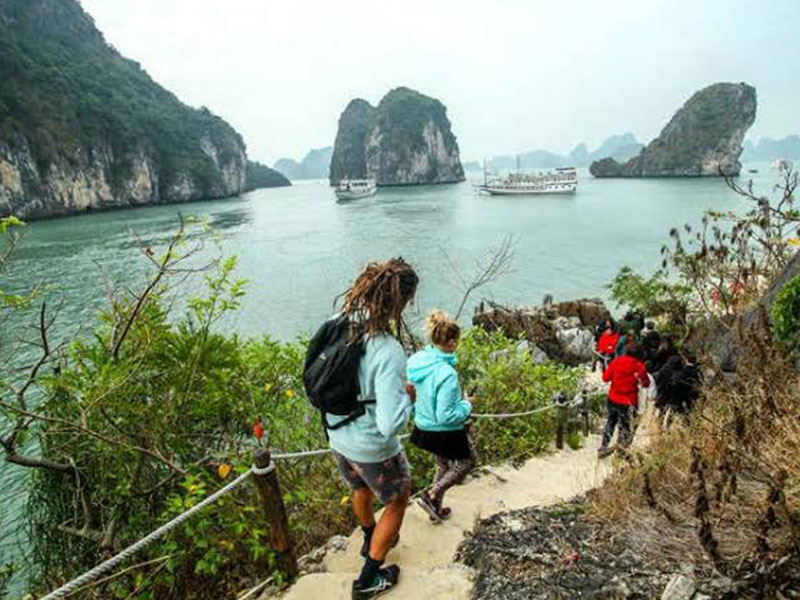 Quiet Travel Experiences in Lan Ha Bay | La Regina Cruise Serenity Journey